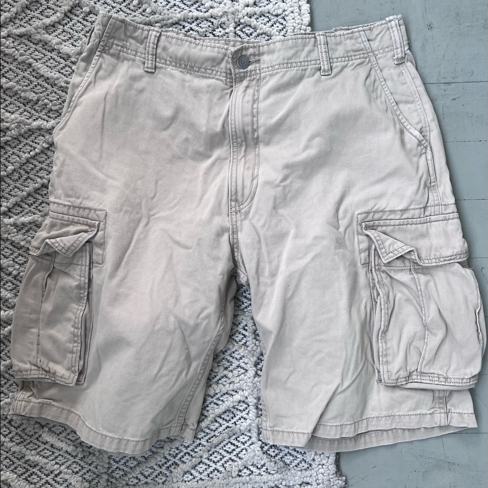 Levi's Mens large cargo shorts size 36. Worn.